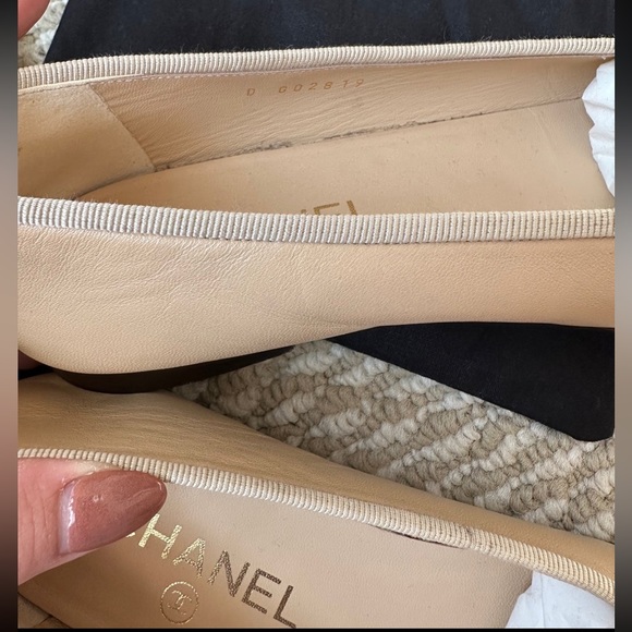 Chanel nude/black cap toe ballerinas 37.5 C - Picture 4 of 15